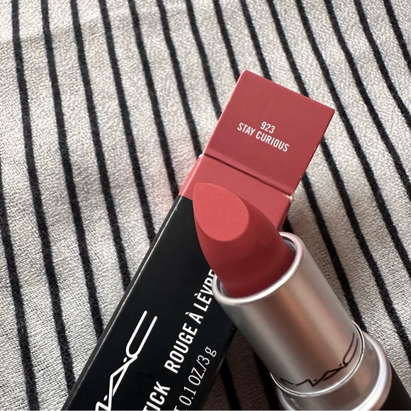 MAC Cosmetics Powder Kiss Lipstick - 923 Stay Curious - Picture 2 of 2